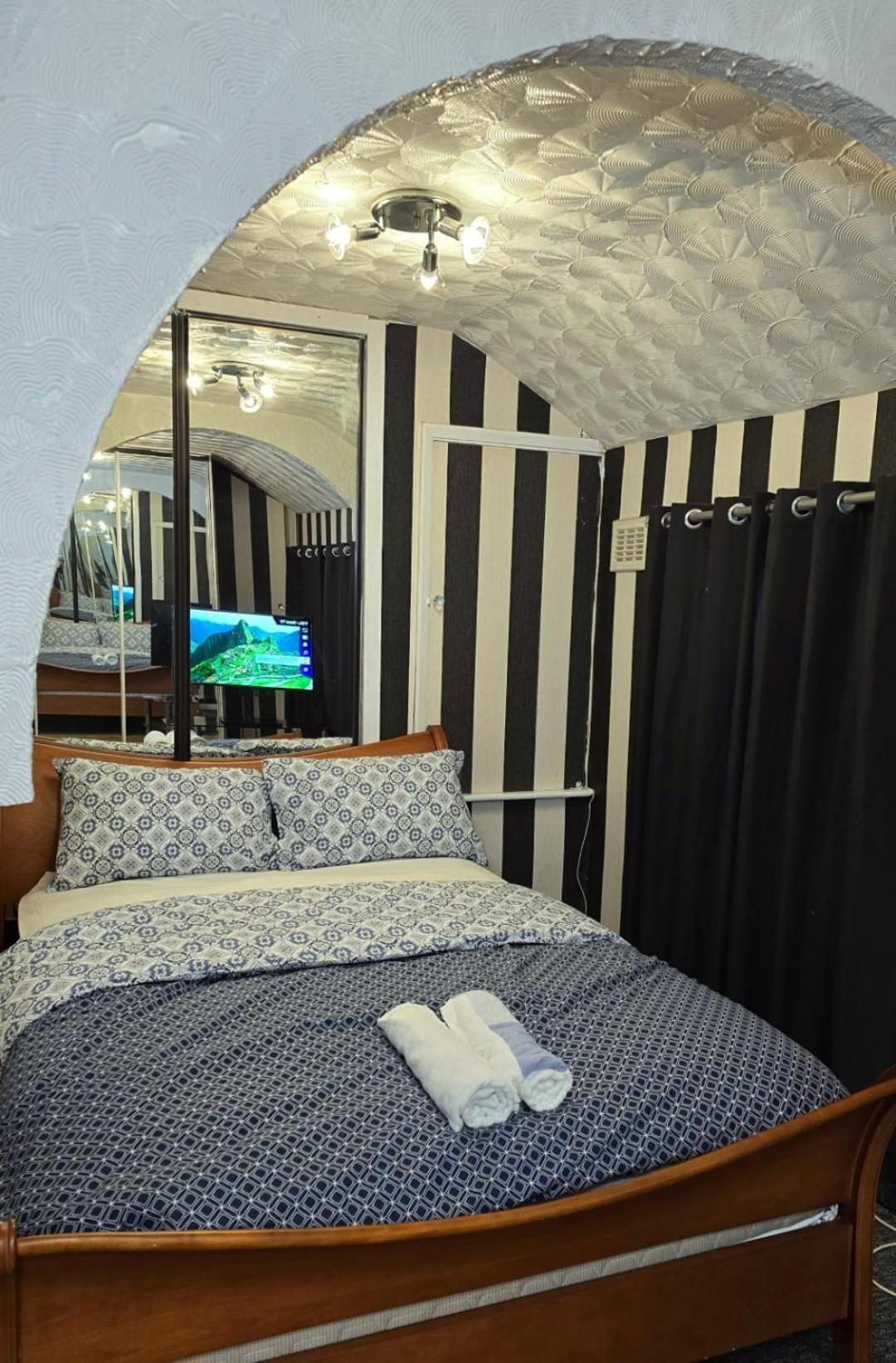 Ritchie Guest House Уигън Екстериор снимка