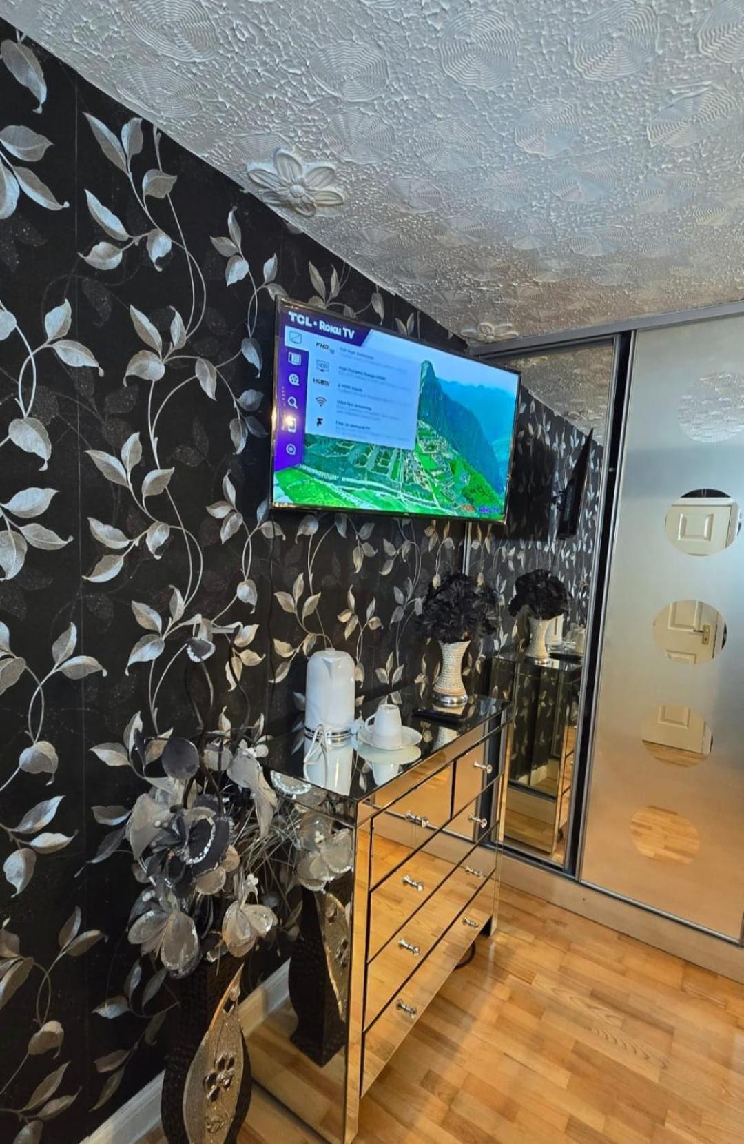 Ritchie Guest House Уигън Екстериор снимка